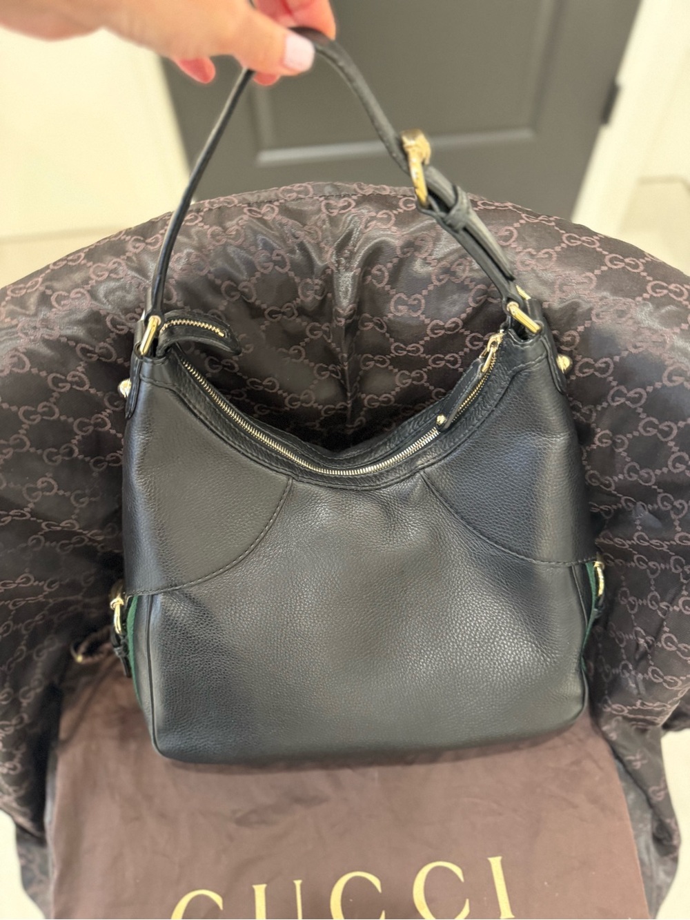 Gucci Black Leather Shoulder Bag with Horsebit Detail - Picture 6 of 15